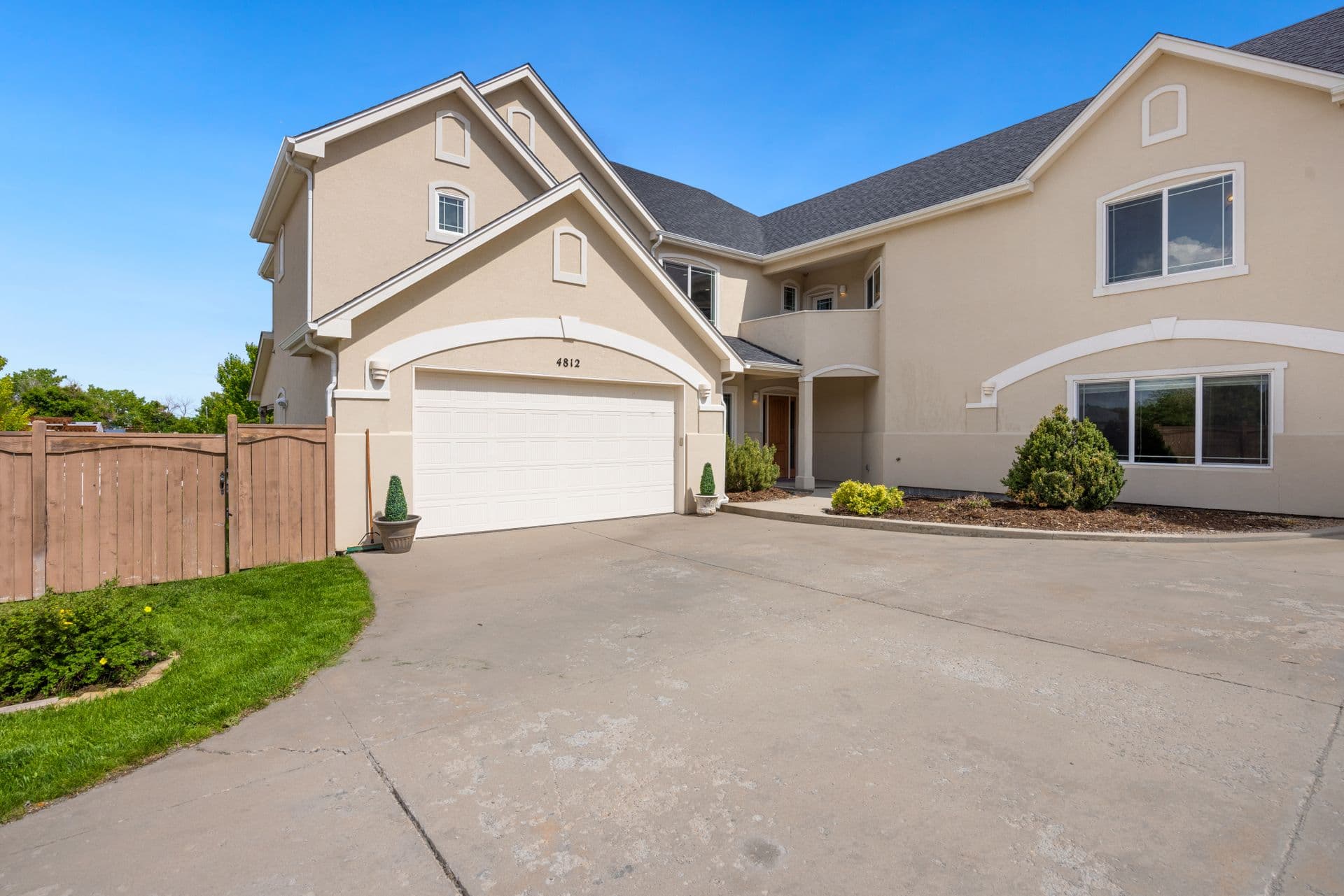 Suburban home in the Dallas-Fort Worth area with a double garage door and landscaped front yard